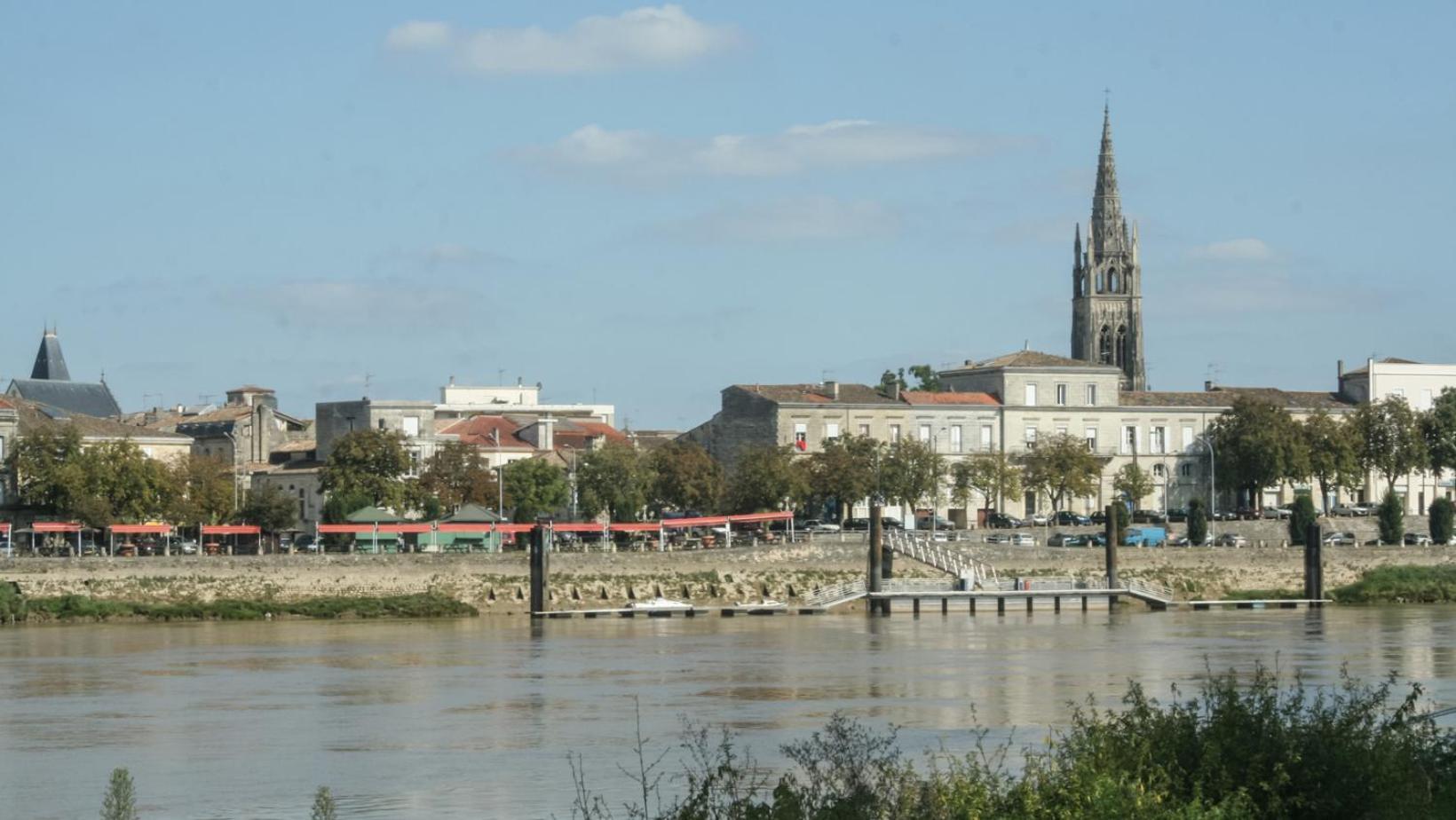 Fronsac  Maison Charmeilles - Gite Touristique - Coliving المظهر الخارجي الصورة